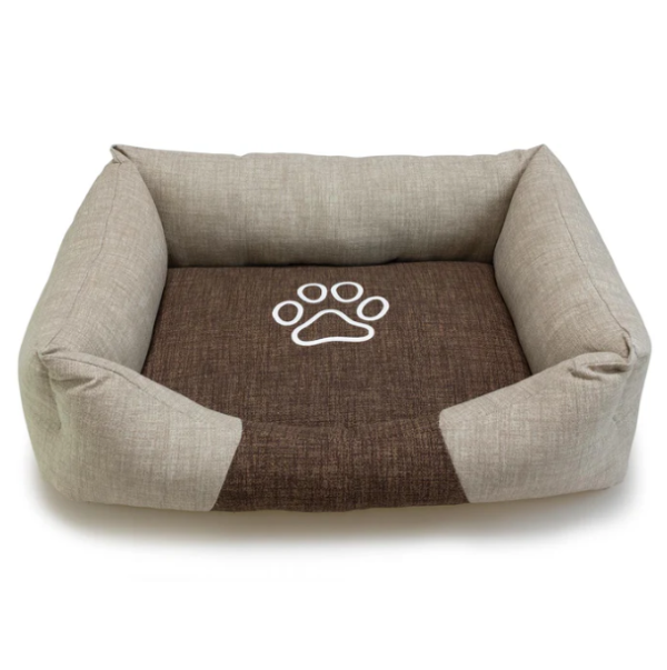 Cama cuadrada marrón y beige